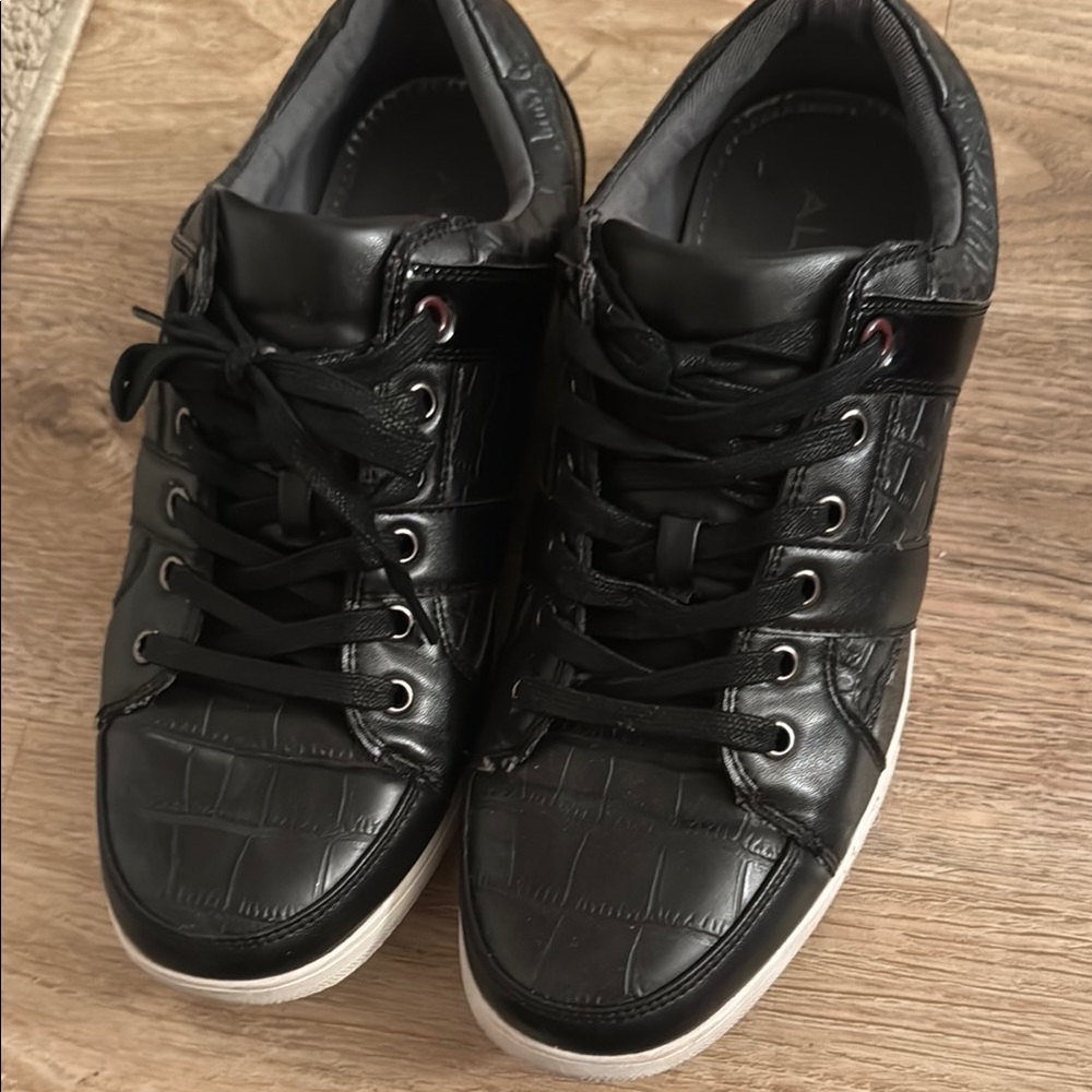 Black Crocodile Pattern Men's Sneakers